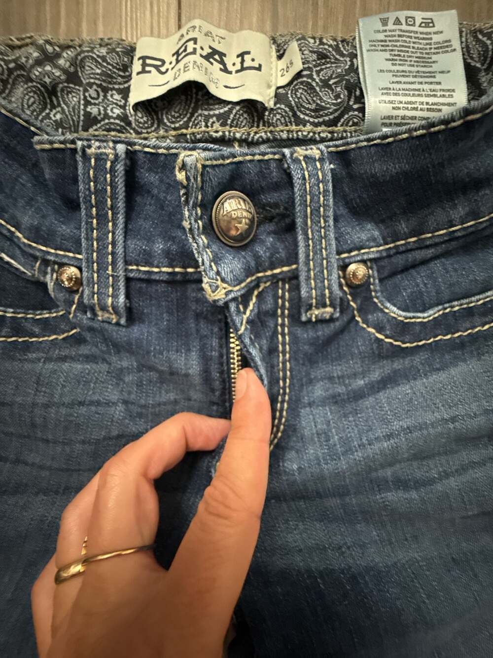 Ariat - Picture 5 of 8